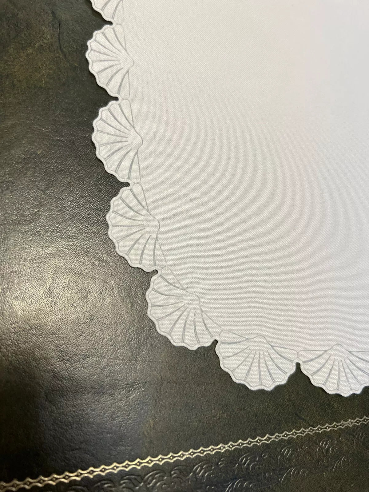 Vintage Cream Shell Edge Napkins Serviettes Set Of Five