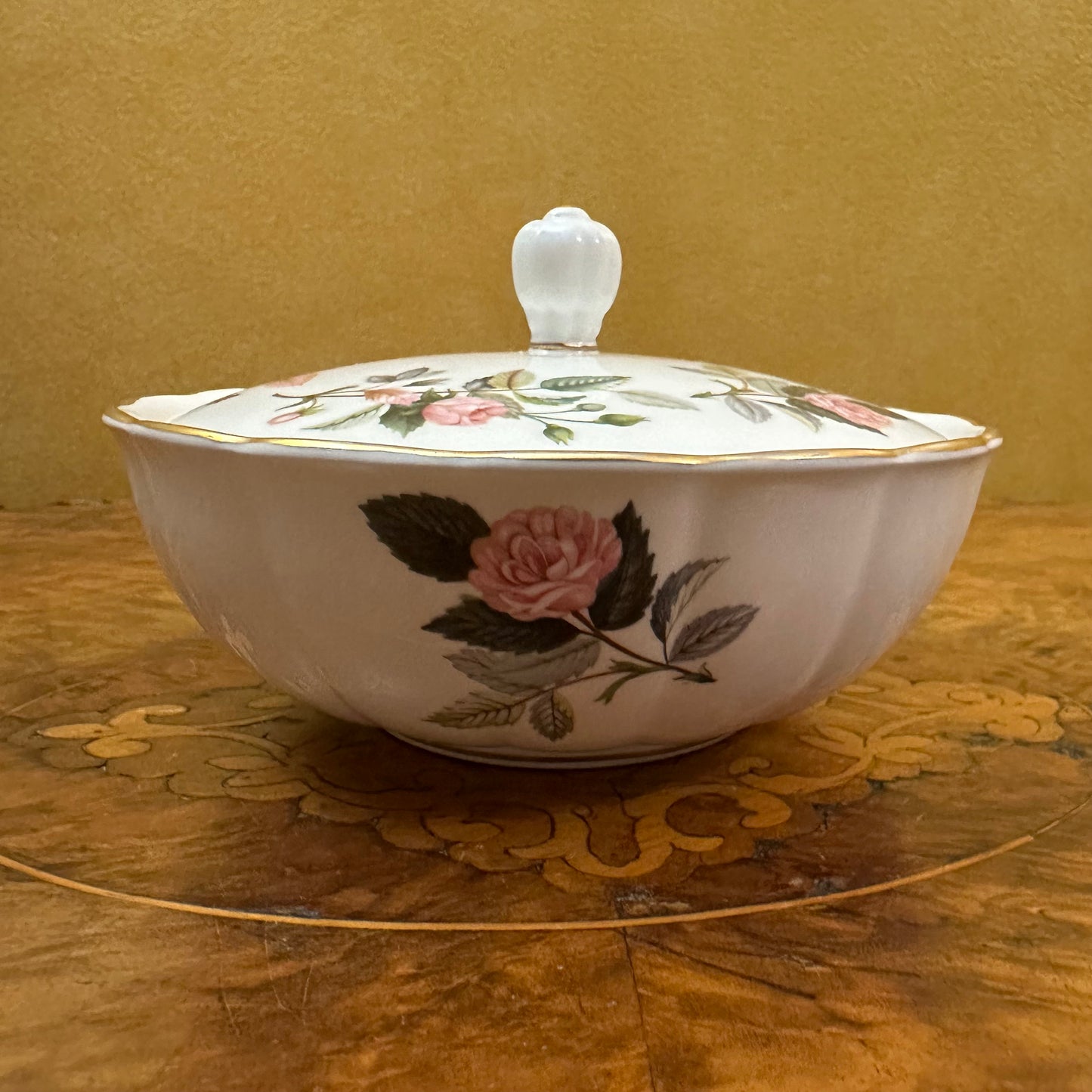 Wedgwood Hathaway Rose Trinket 