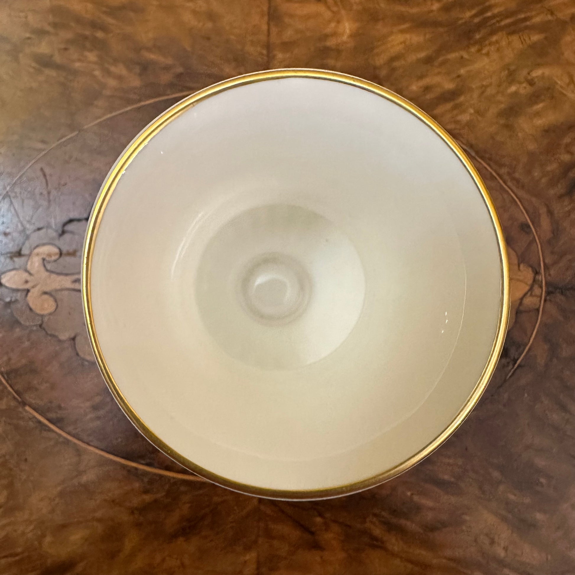 Wedgwood Hathaway Rose Vase Urn 