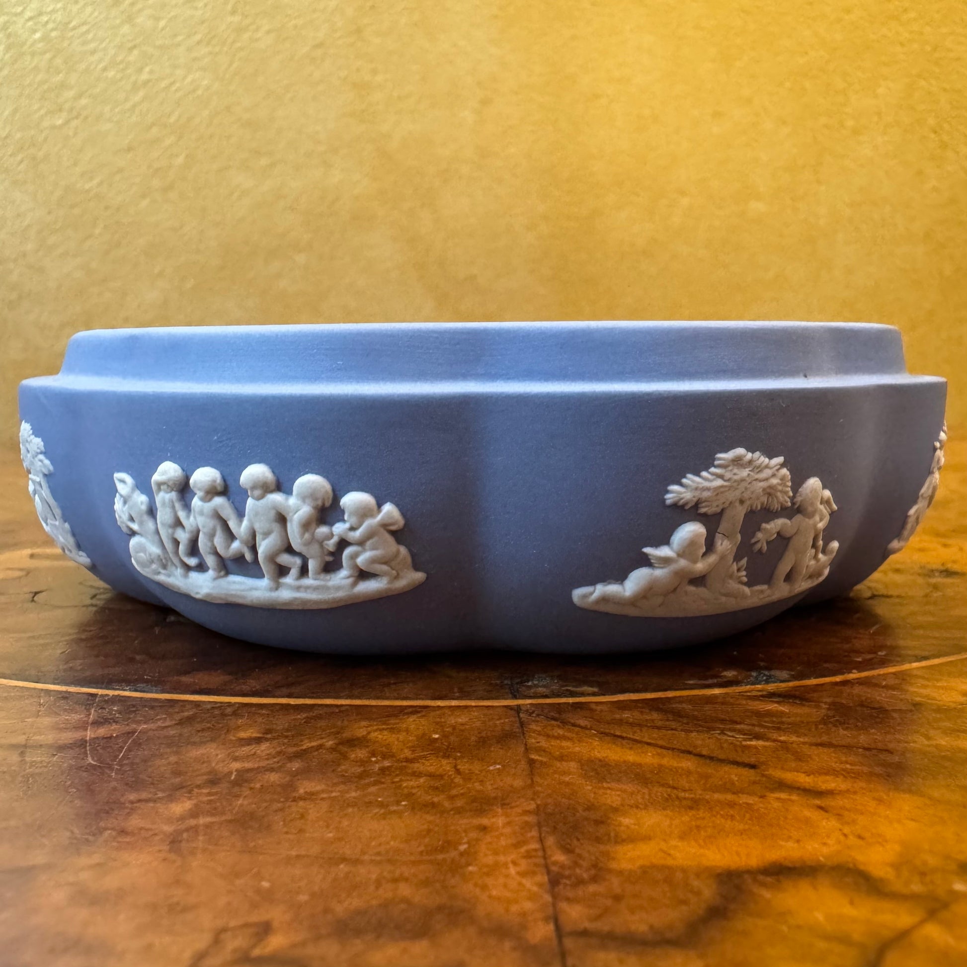 Wedgwood Jasperware Icarus & Daedalus Scalloped Edge 