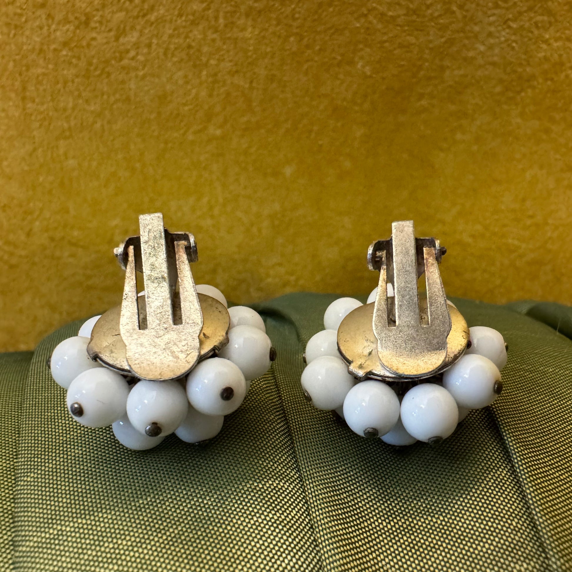 White Plastic Bead Brioch Clip On Earrings 