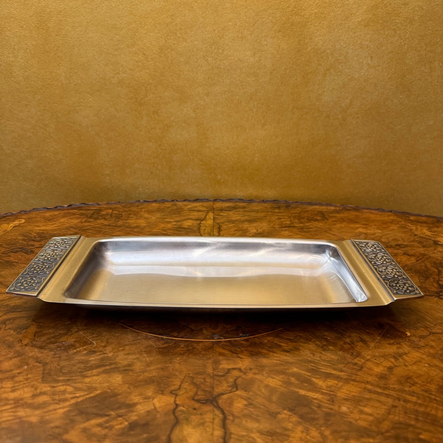 Wiltshire Burgundy Stainless Steel Sandwich Tray