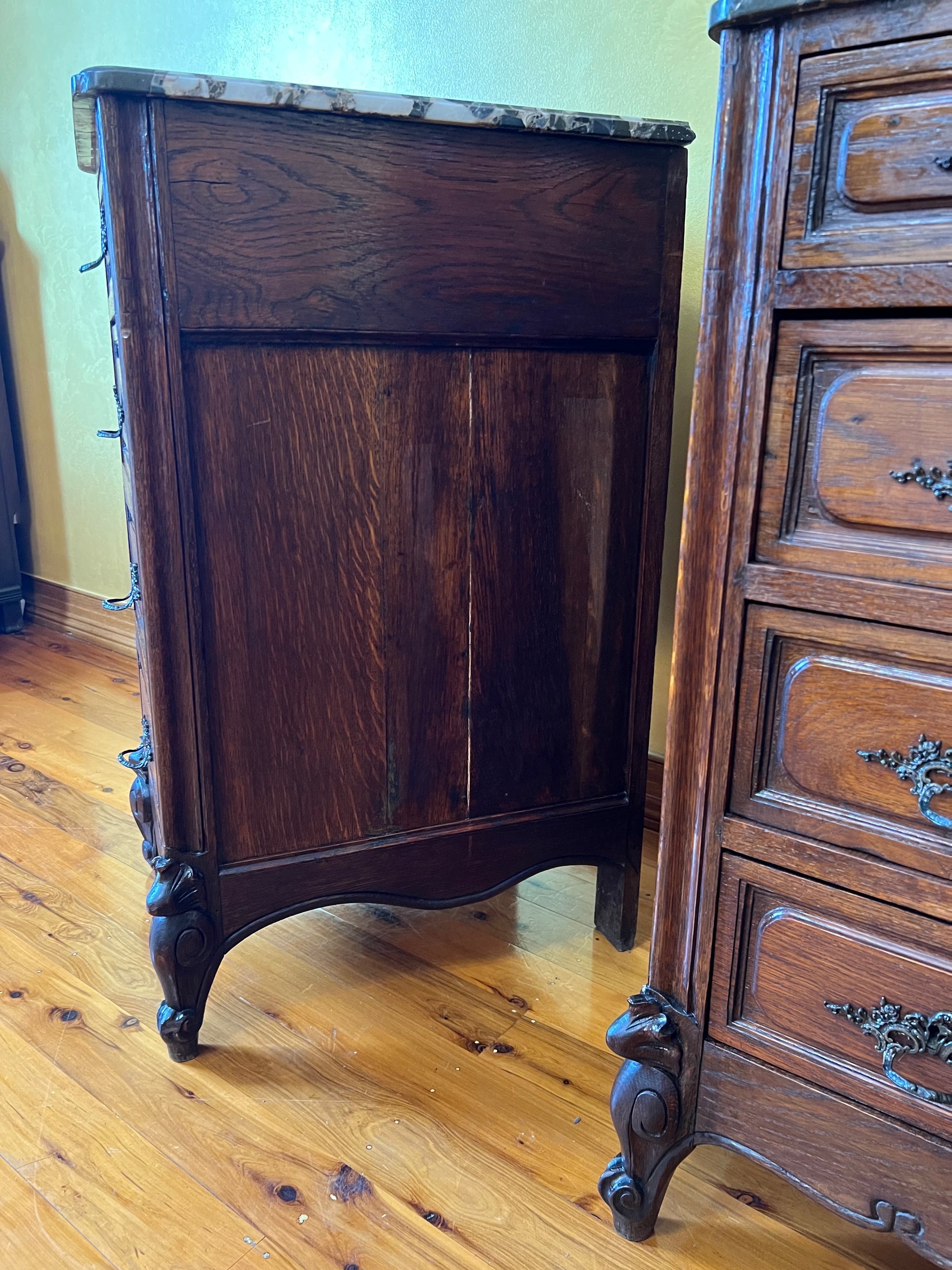 Antique Bedroom Furniture 