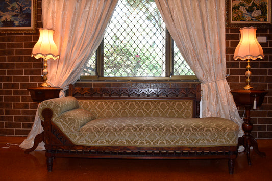 Antique English Chaise lounge Sette