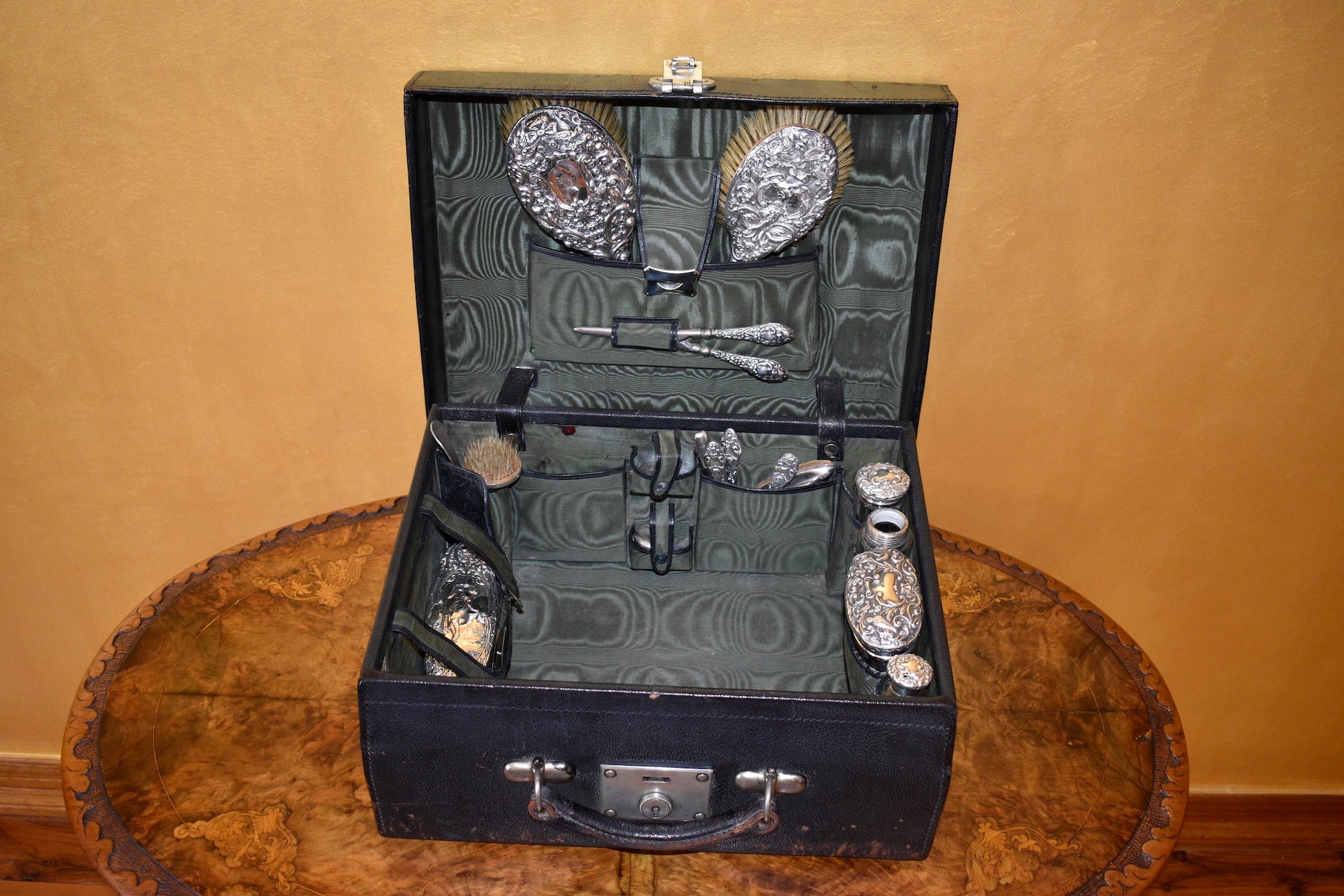 Antique Lady's Vanity Case 18 Piece Set