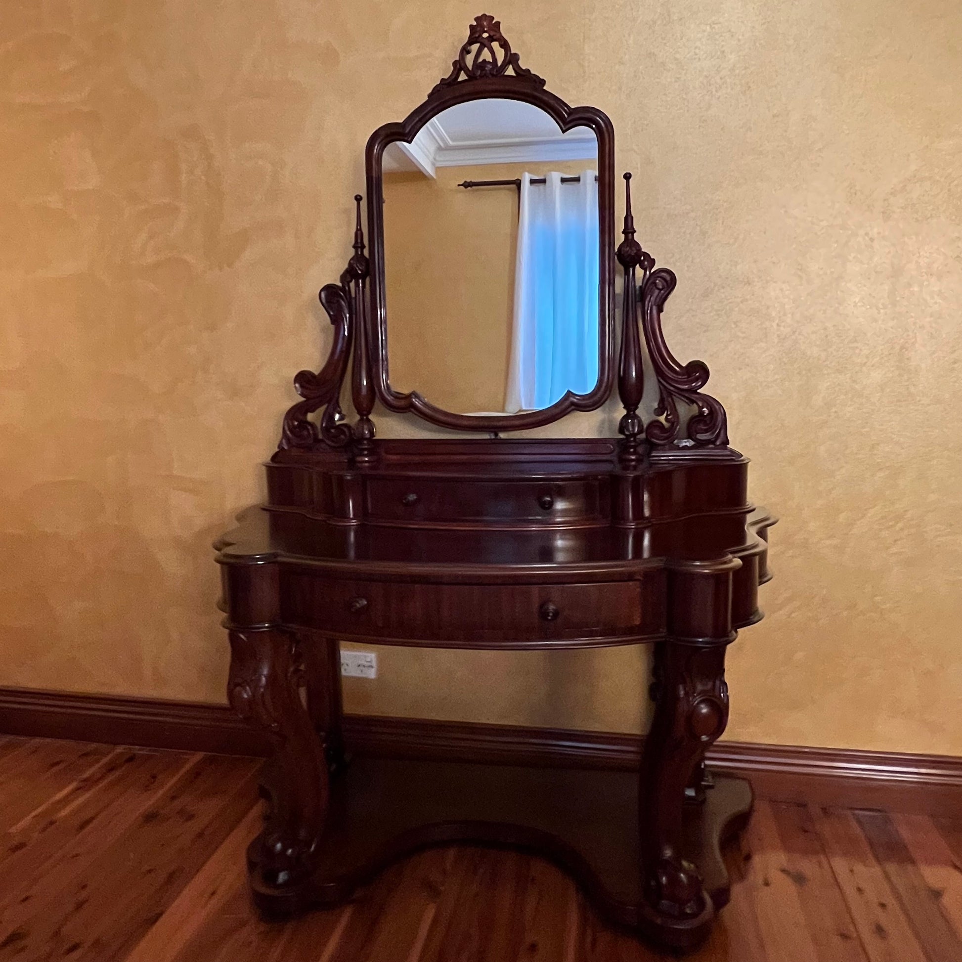 Antique Mahogany Dressing Table With Mirror