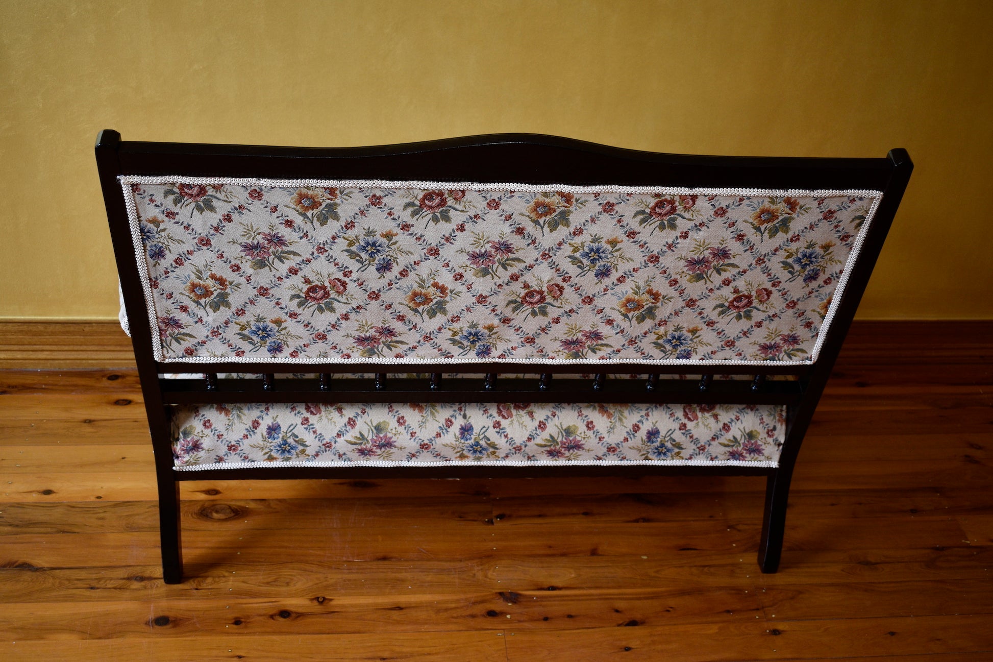 Antique Two Seater Love Seat Lounge 