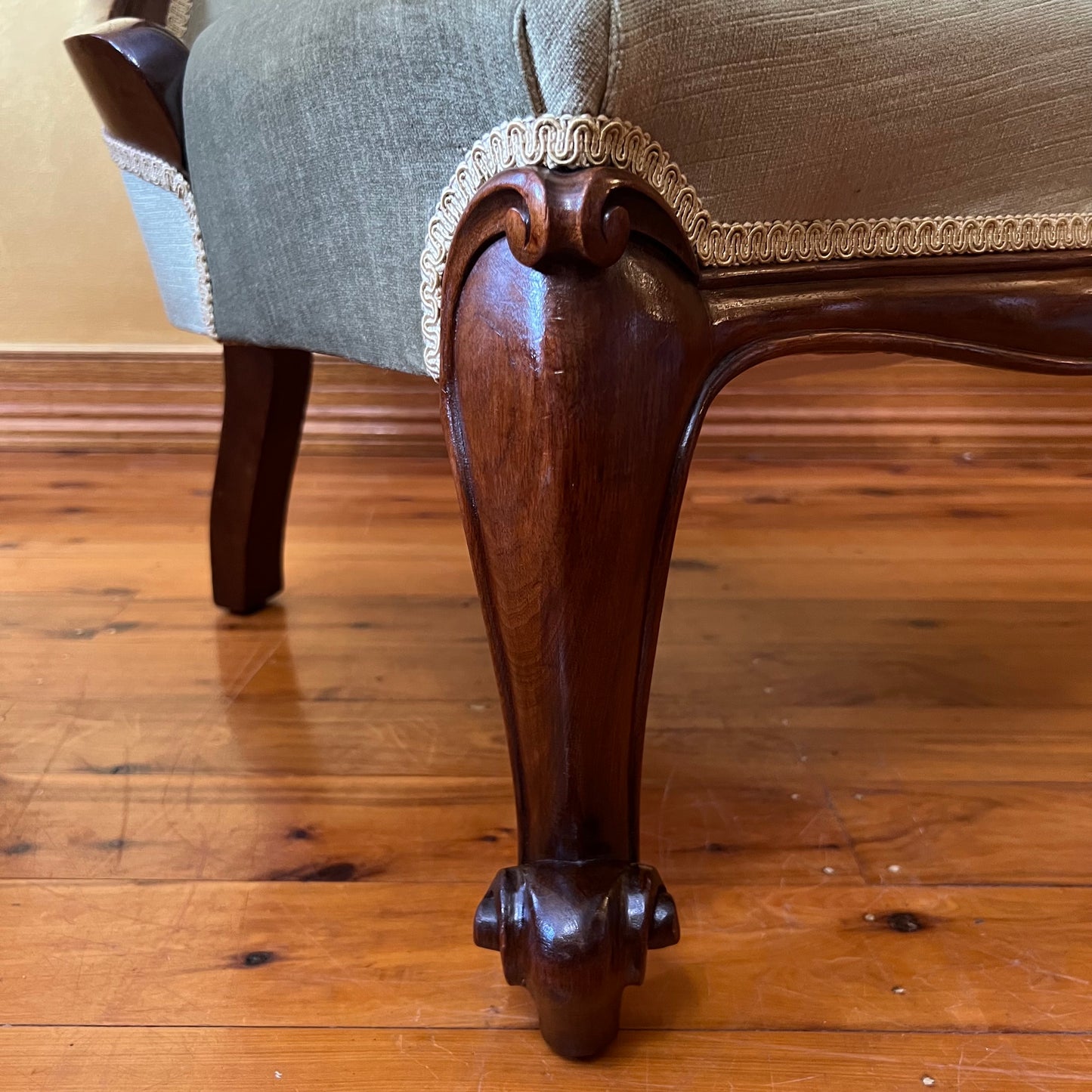 Antique sitting chair 