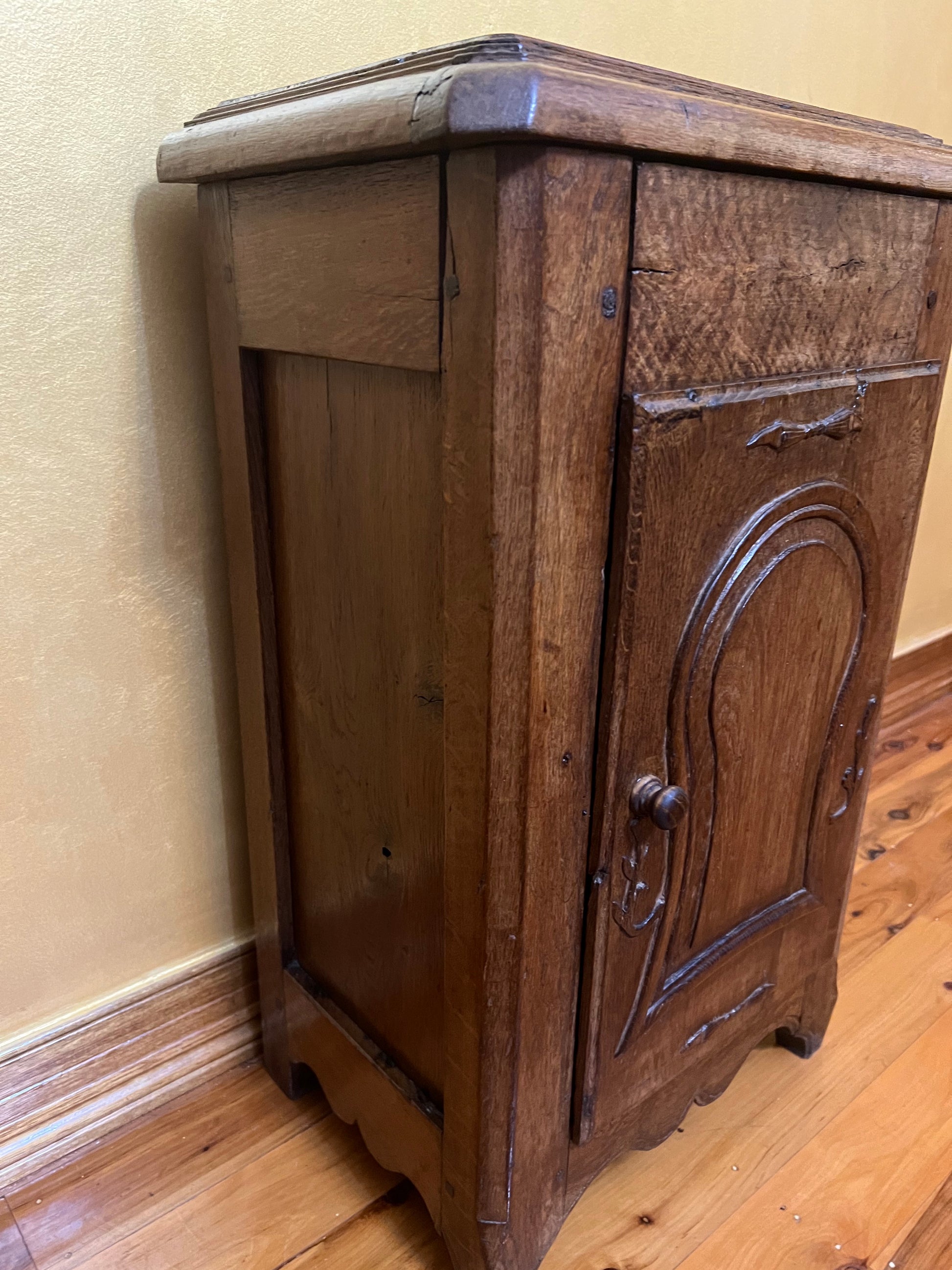 Bedside table antique 