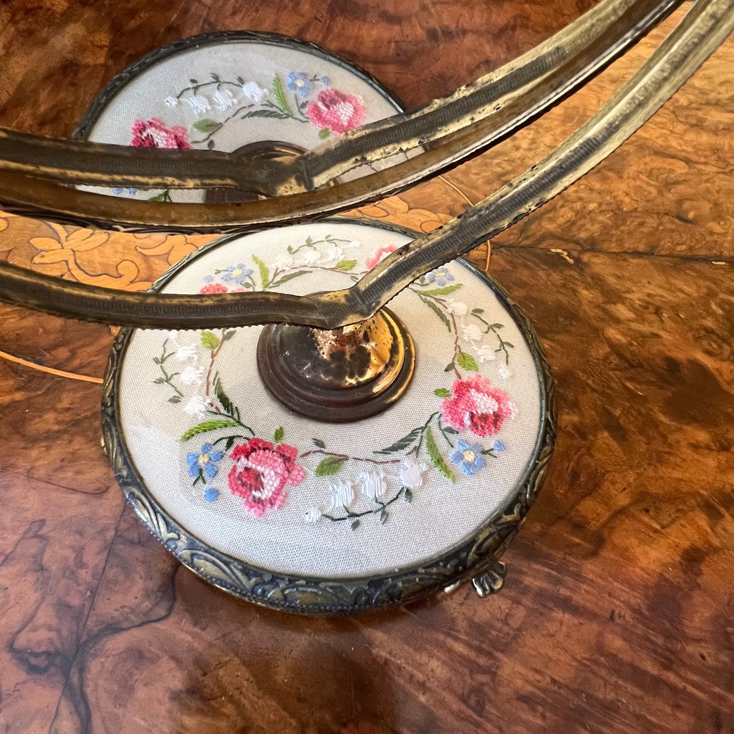 Embroidery Ladies Dressing Table Mirror 