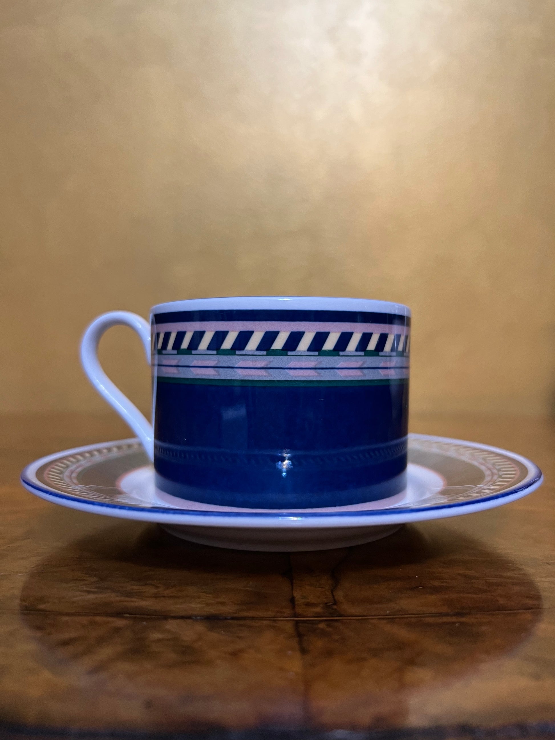 Finlandia Designed By Erica Friedman 14 Cups, Saucers and Tea Pot 