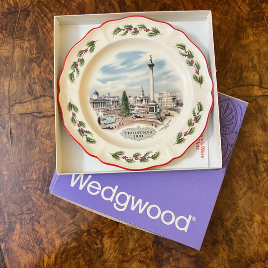 Wedgwood Christmas 1981 Trafalgar Square London Collectors Plate