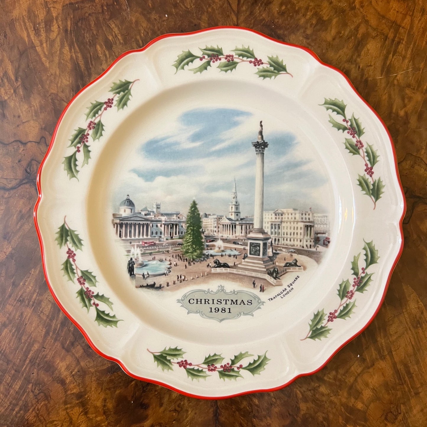 Wedgwood Christmas 1981 Trafalgar Square London Collectors Plate