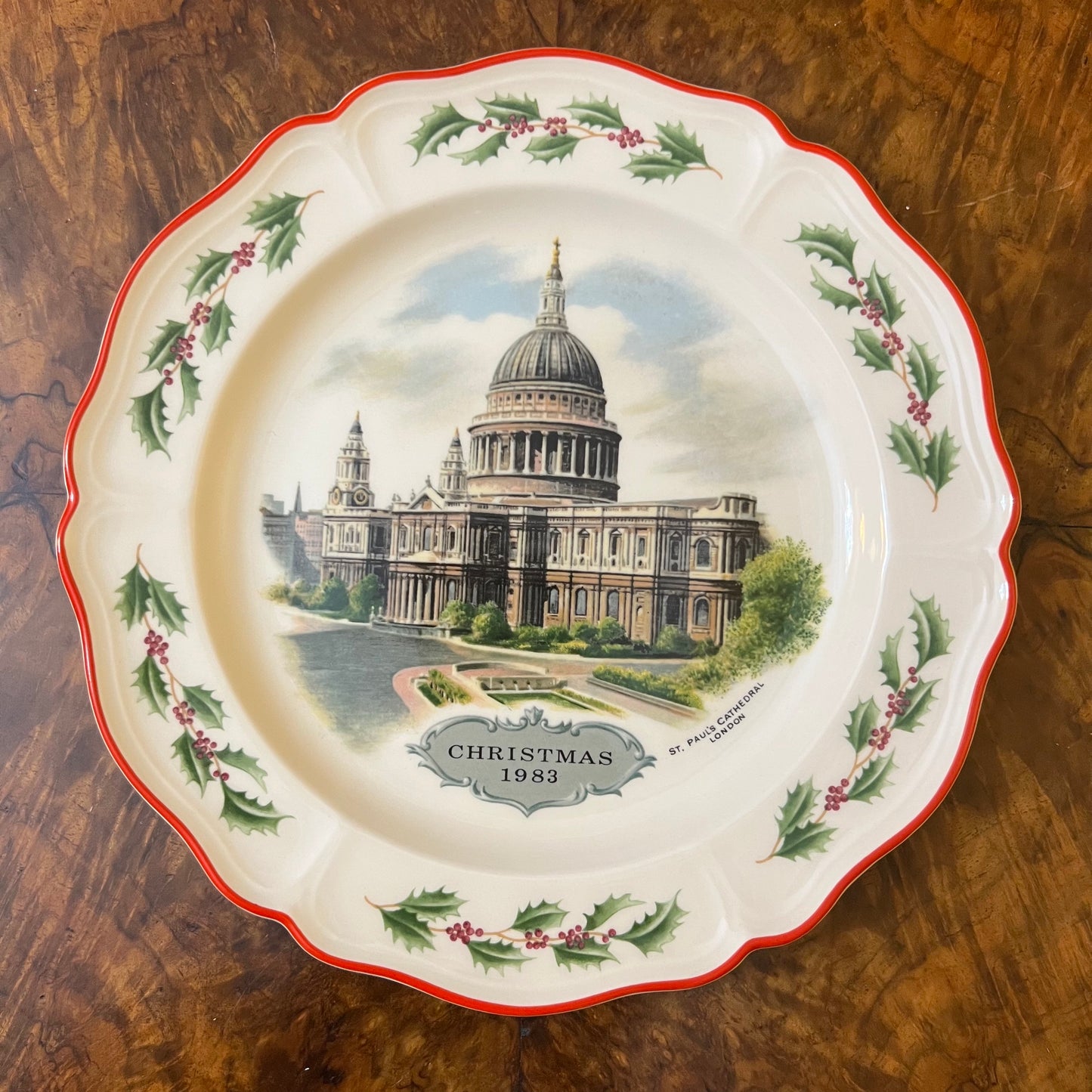 Wedgwood Christmas 1983 St Paul's Cathedral London Collectors Plate