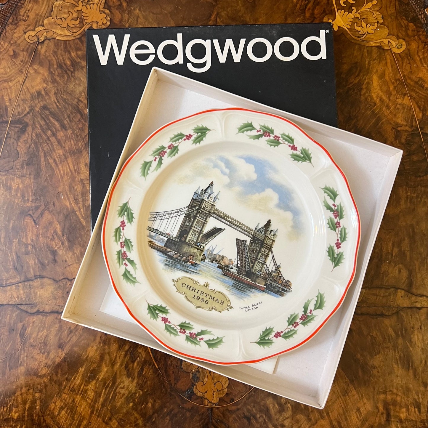 Wedgwood Christmas 1986 Tower Bridge London Collectors Plate