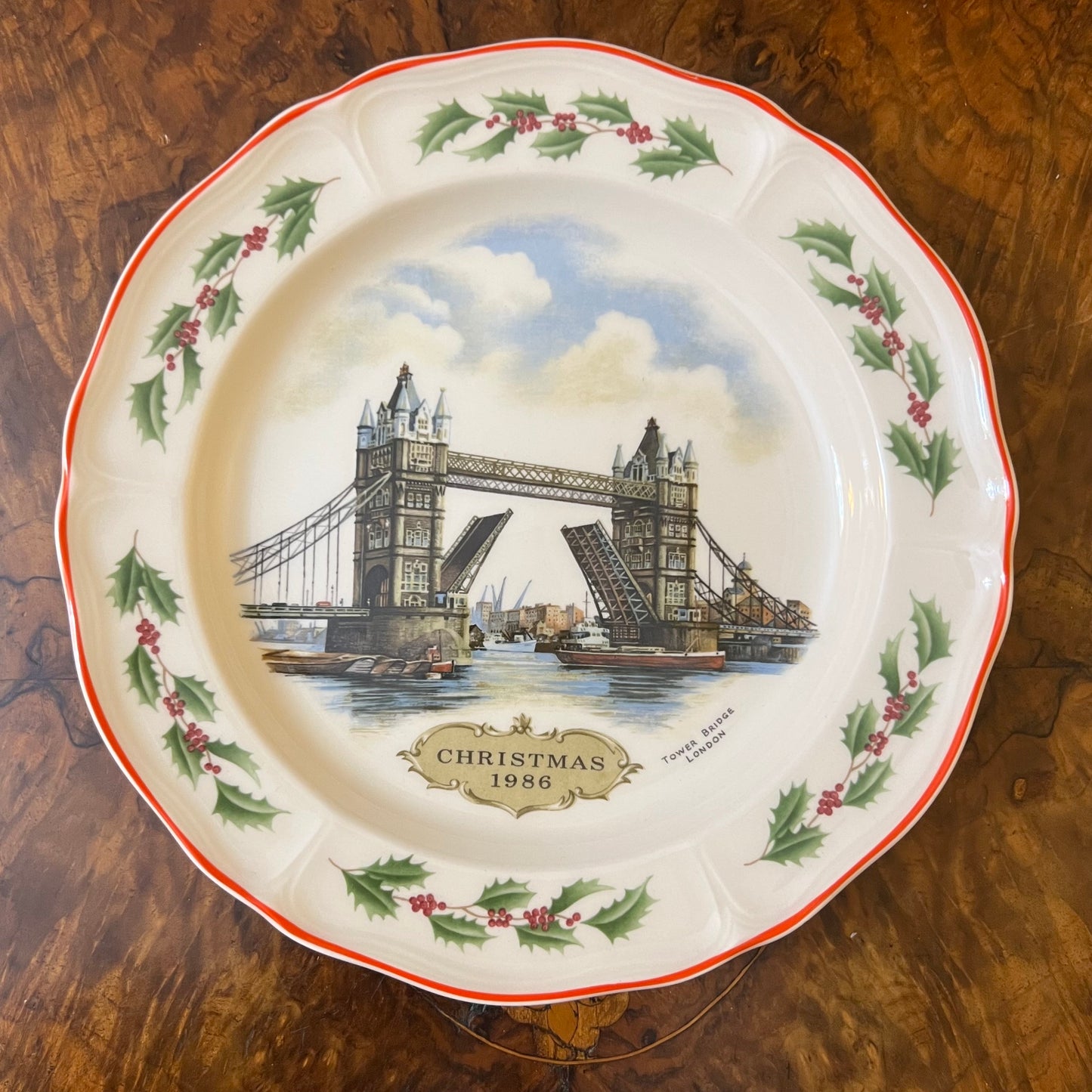 Wedgwood Christmas 1986 Tower Bridge London Collectors Plate