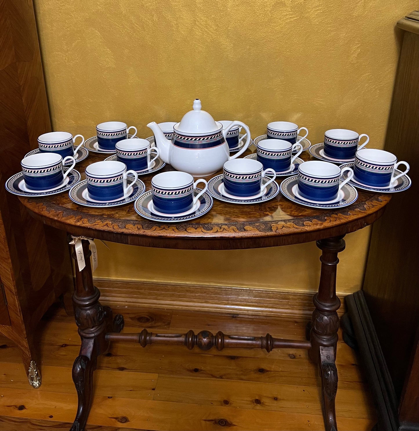 Finlandia Designed By Erica Friedman 14 Cups, Saucers and Tea Pot Set