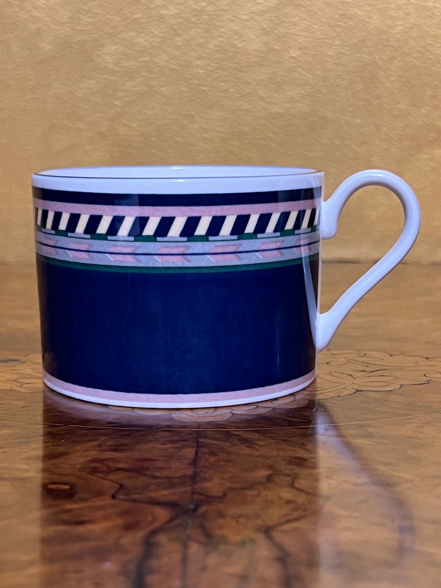 Finlandia Designed By Erica Friedman 14 Cups, Saucers and Tea Pot Set