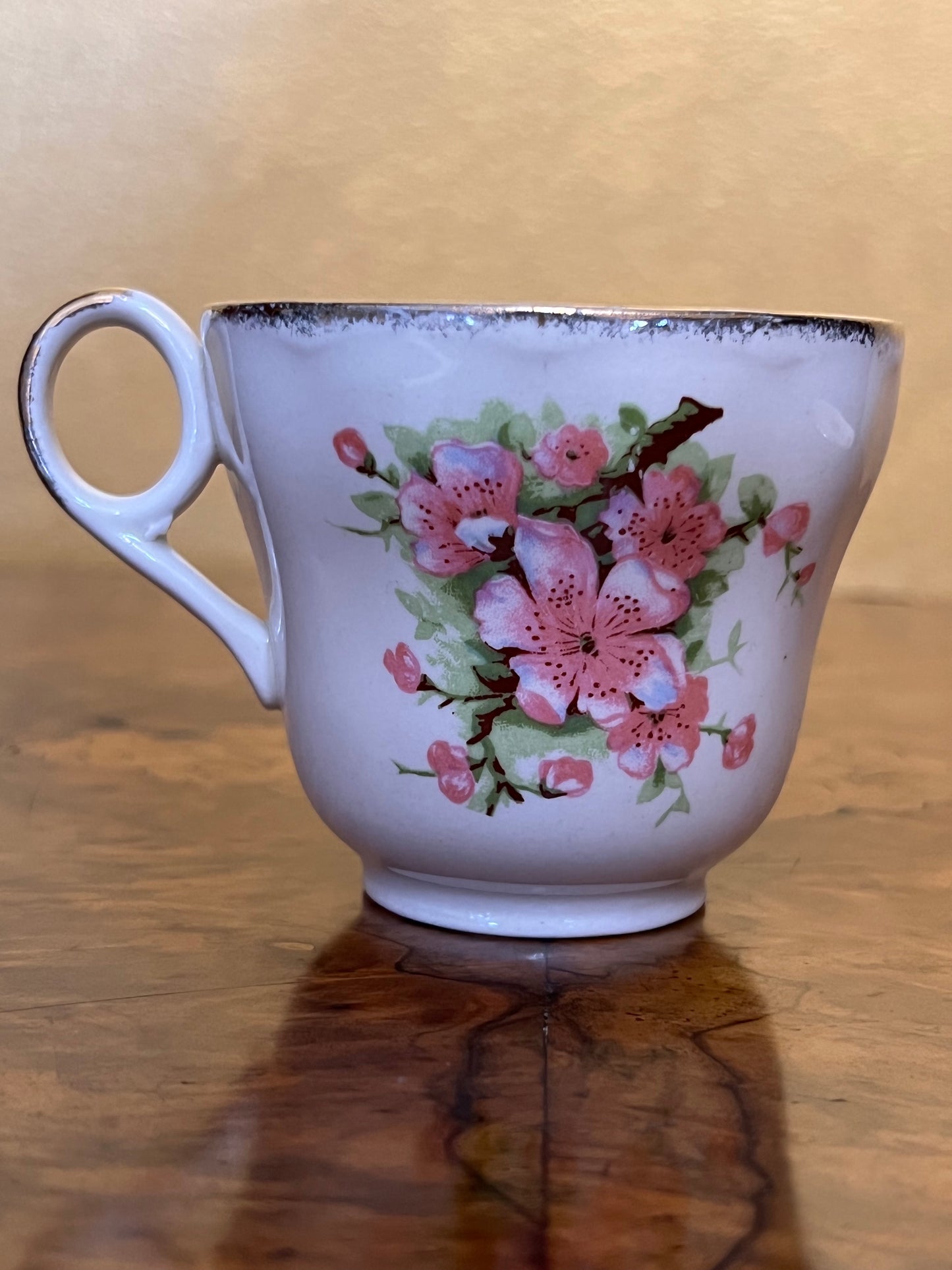 Vintage Grindley Cream Petal Tea Cup & Saucer Set