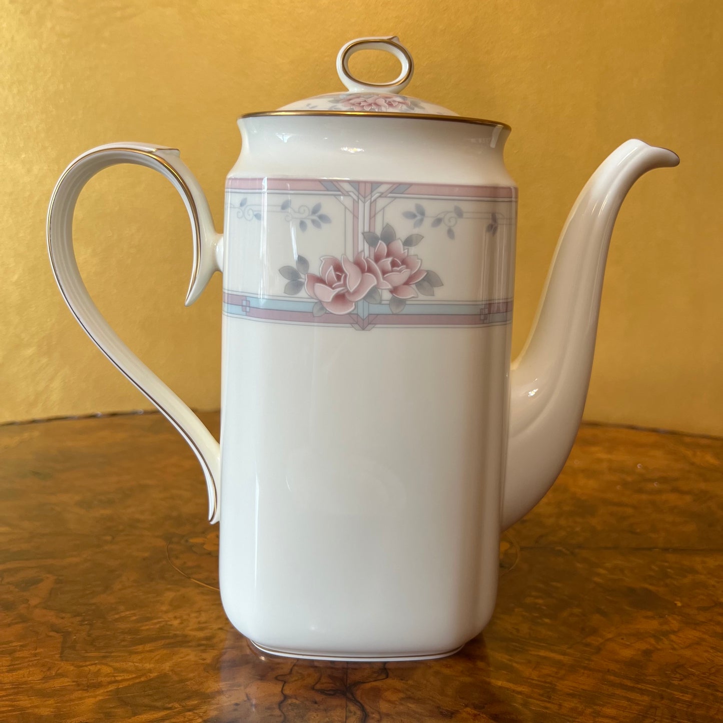 Noritake Magnificence Coffee Pot, Milk & Sugar And Platter Set