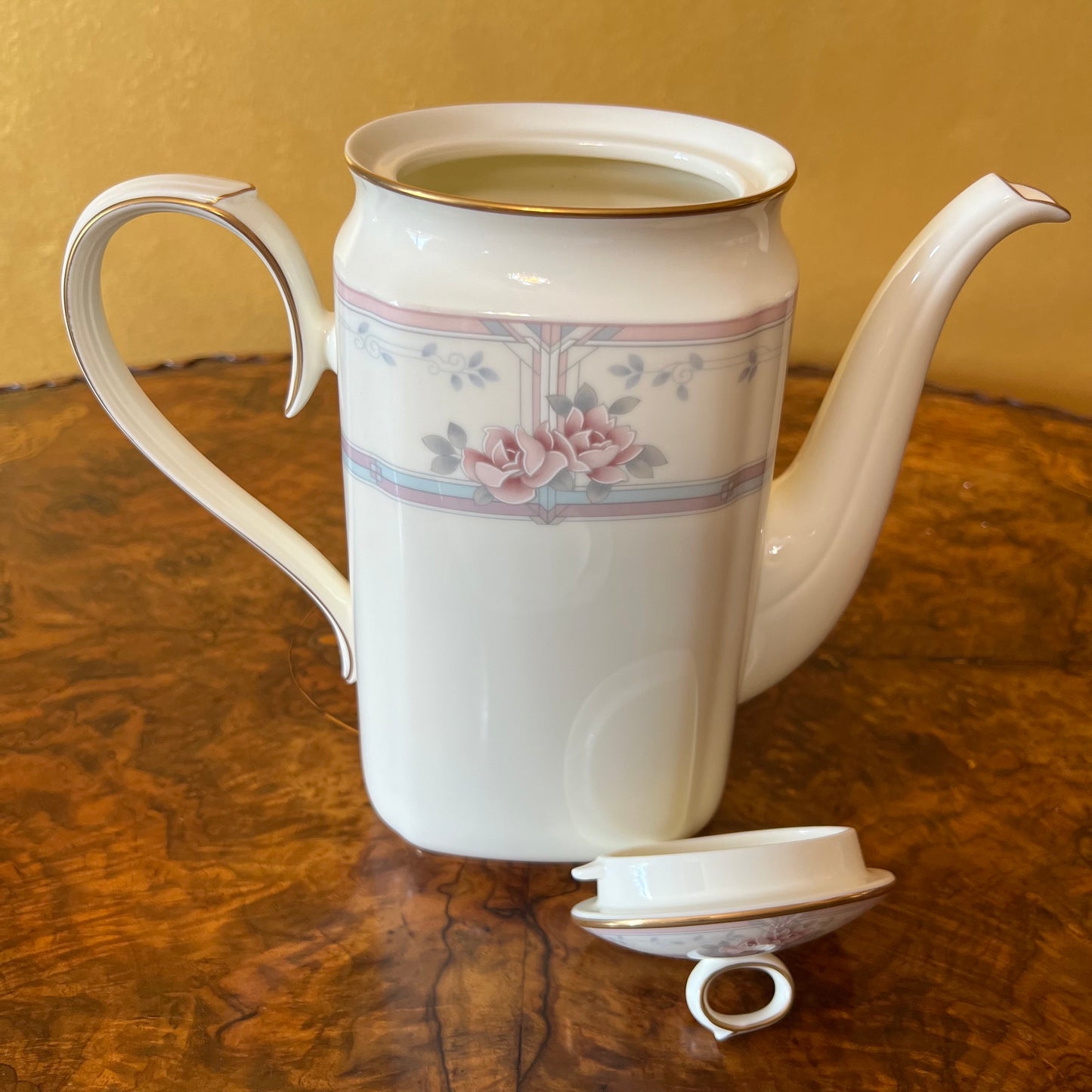 Noritake Magnificence Coffee Pot, Milk & Sugar And Platter Set