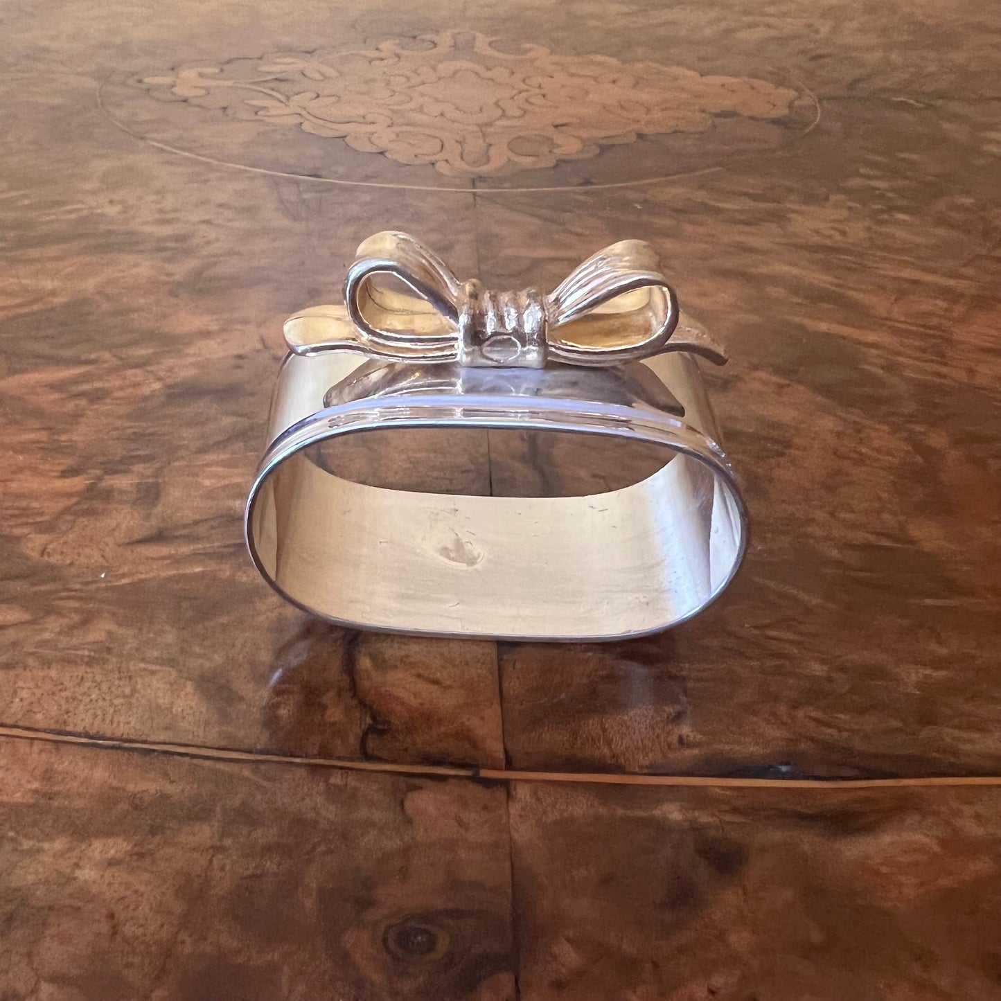 Bow Detail Metal Napkin Ring