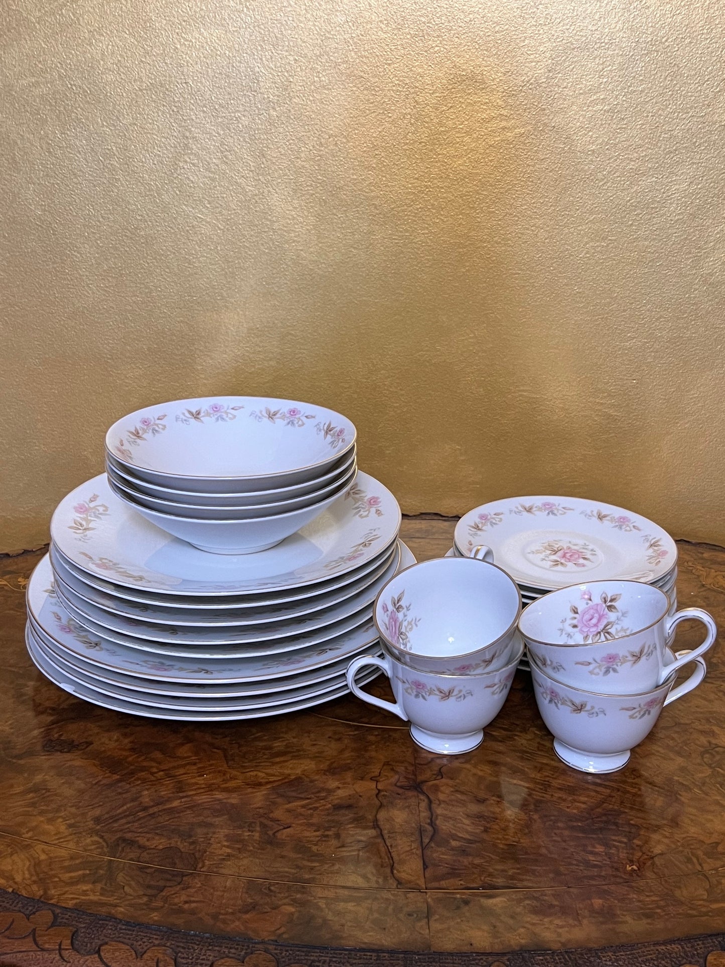 Vintage Princess Yamato Floral 24 Pieces Dinner Set