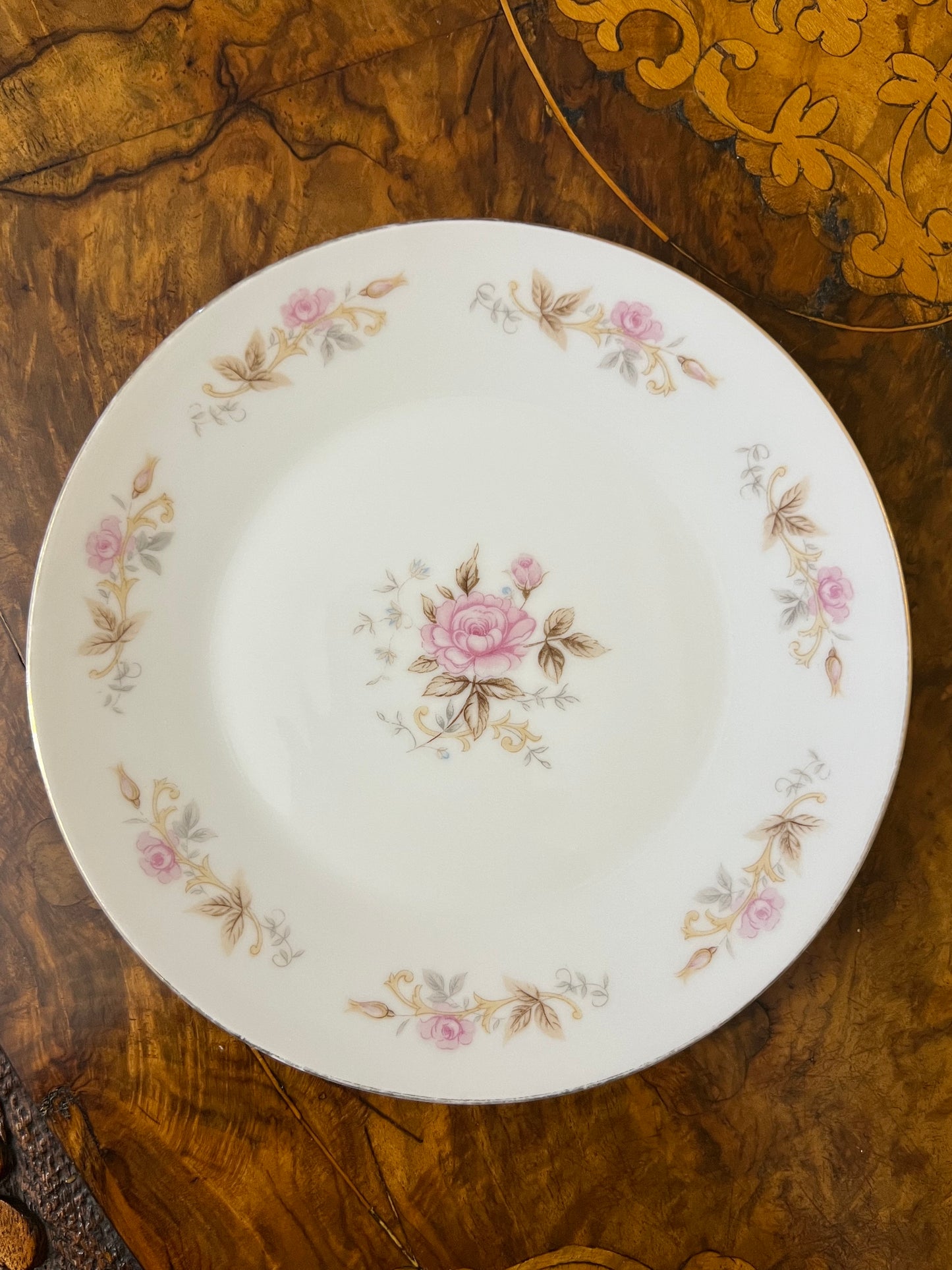 Vintage Princess Yamato Floral 24 Pieces Dinner Set