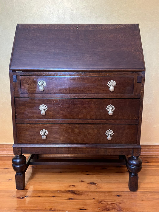 Antique English 1920s Bureau With Drawers
