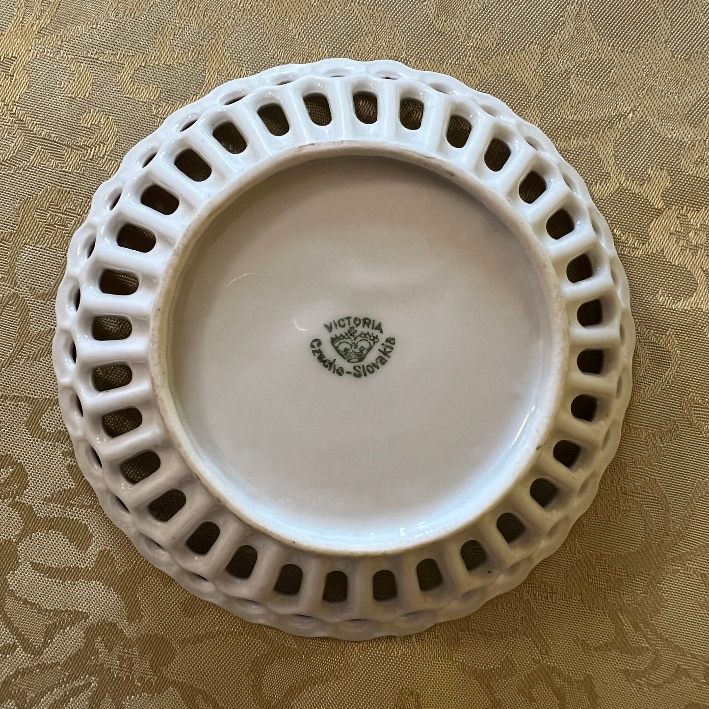 Victoria Czeche Slovakia Small Dish