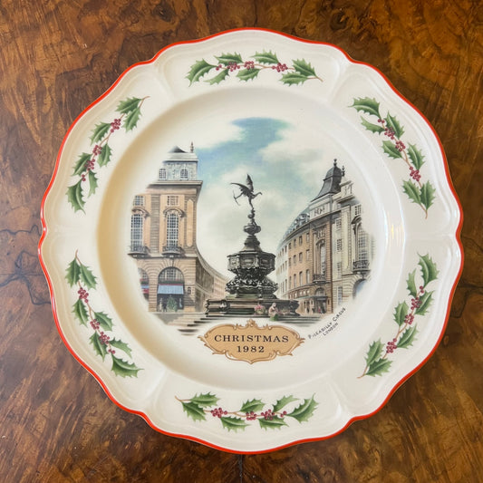 Wedgwood Christmas 1982 Piccadilly Circus London Collectors Plate