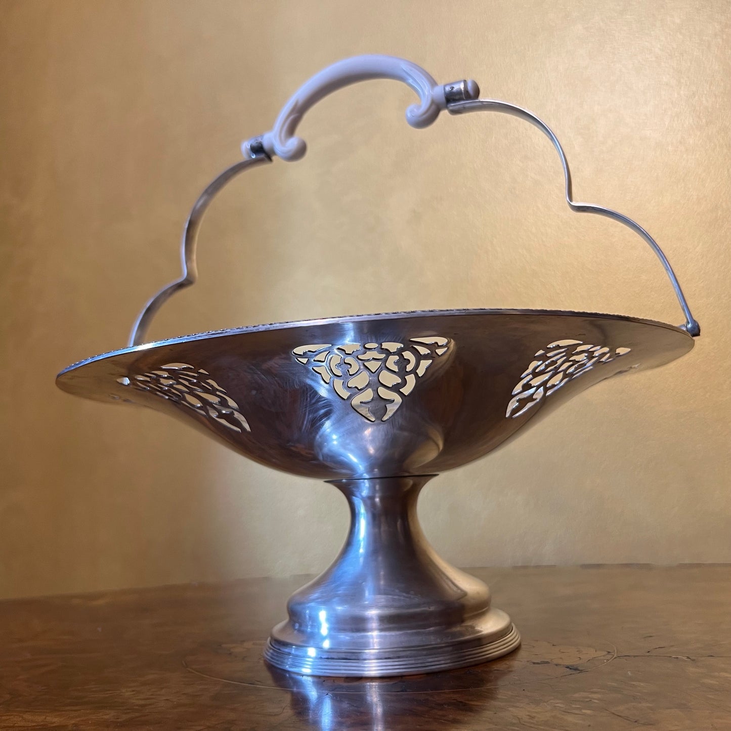 Vintage Hechworth Silver Plated Display Bowl