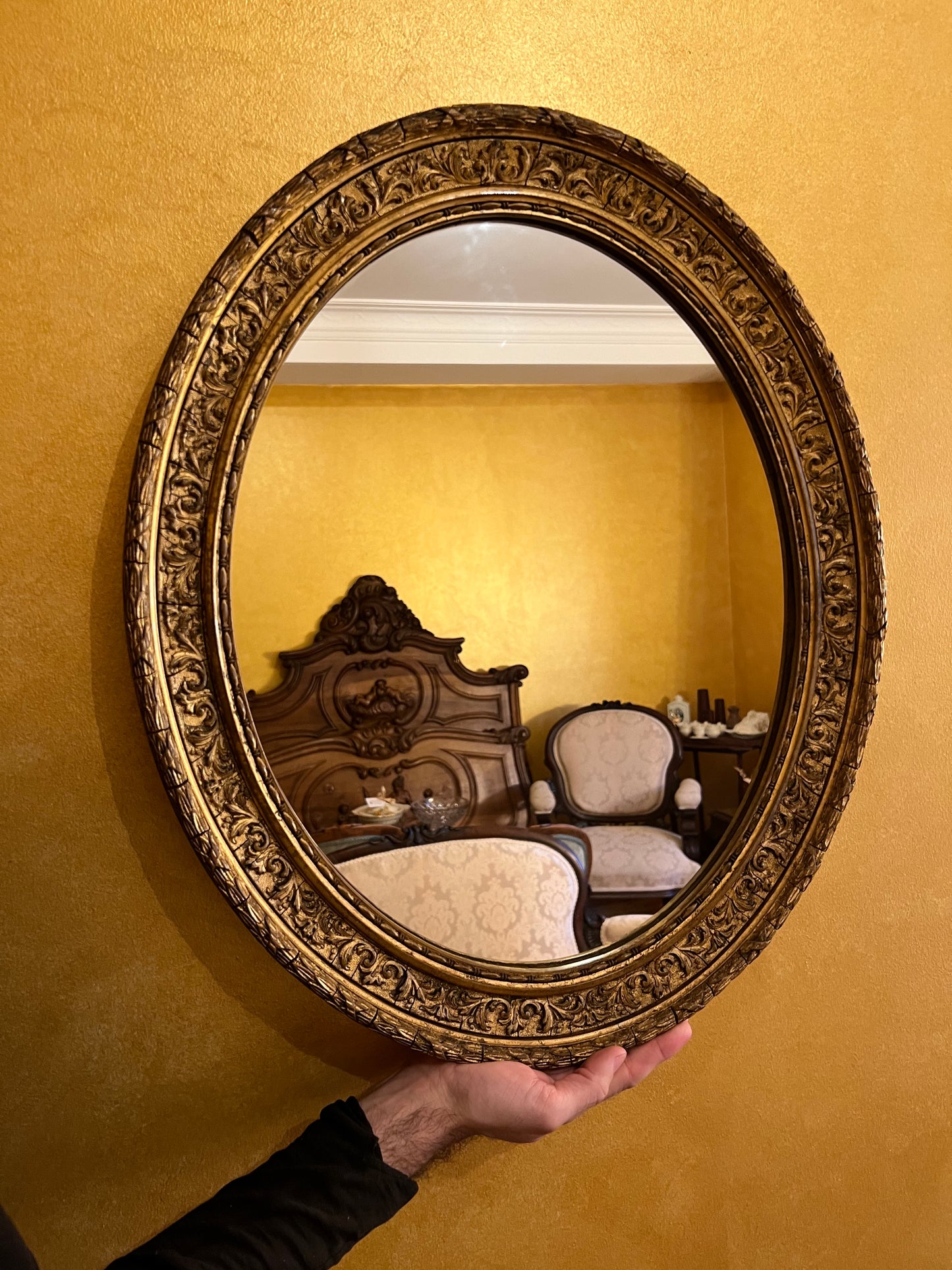 Victorian Oval Gilt Wall Mirror