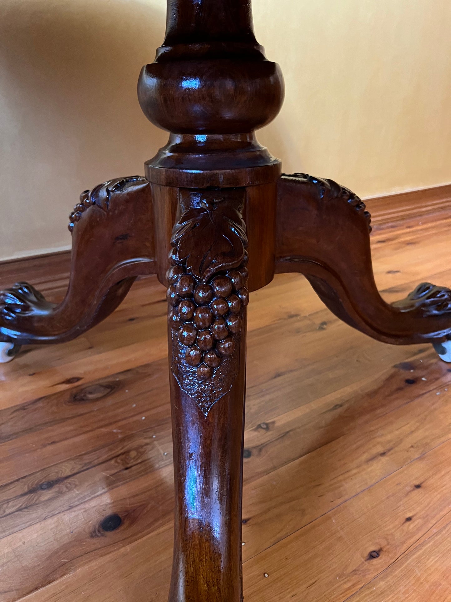 Victorian Cedar Tilt Top with Claw Feet Dining Table