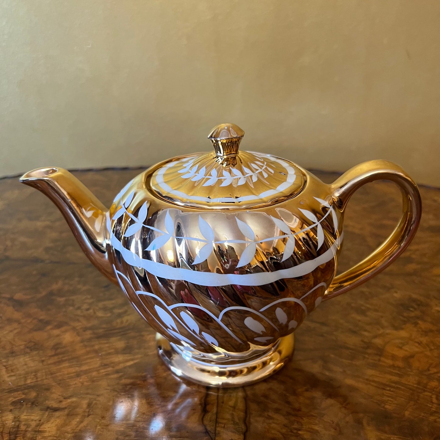 Vintage Sadler Gold Luster Tea Pot