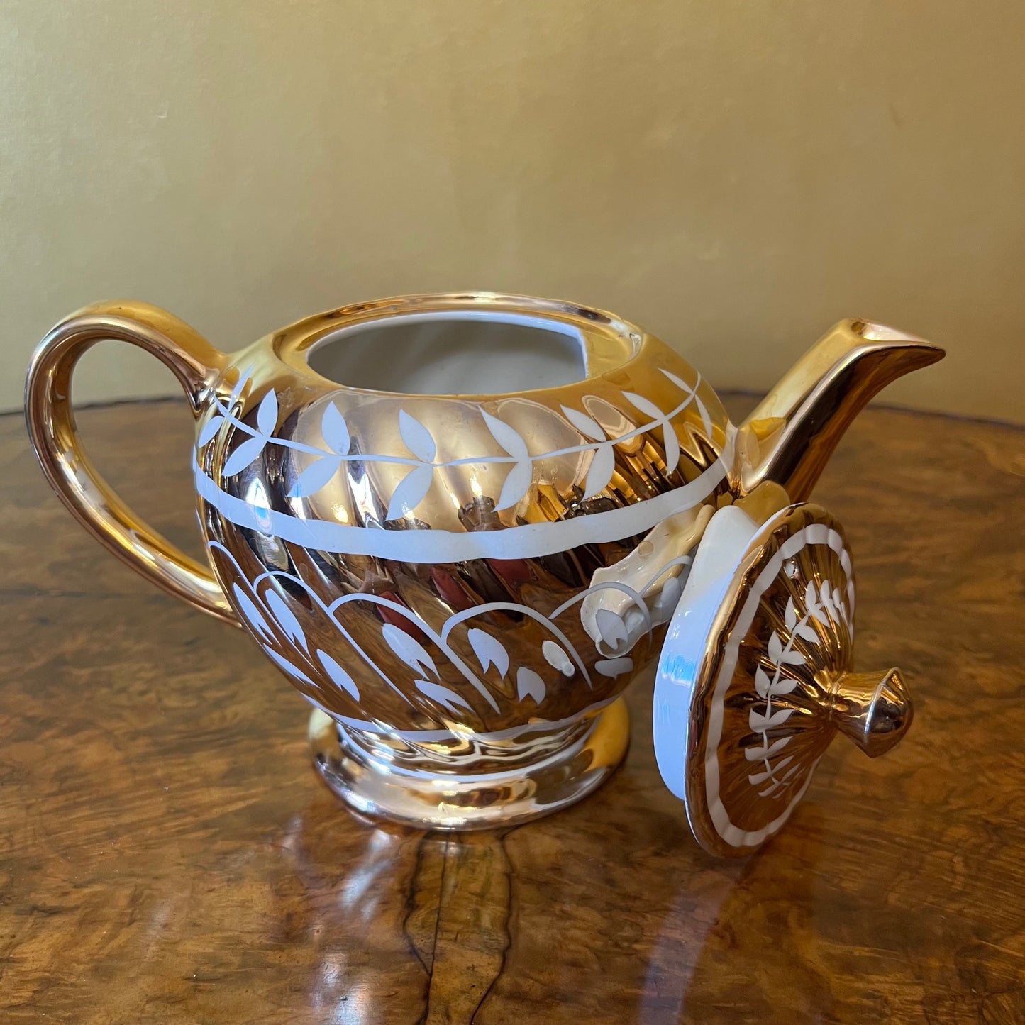 Vintage Sadler Gold Luster Tea Pot