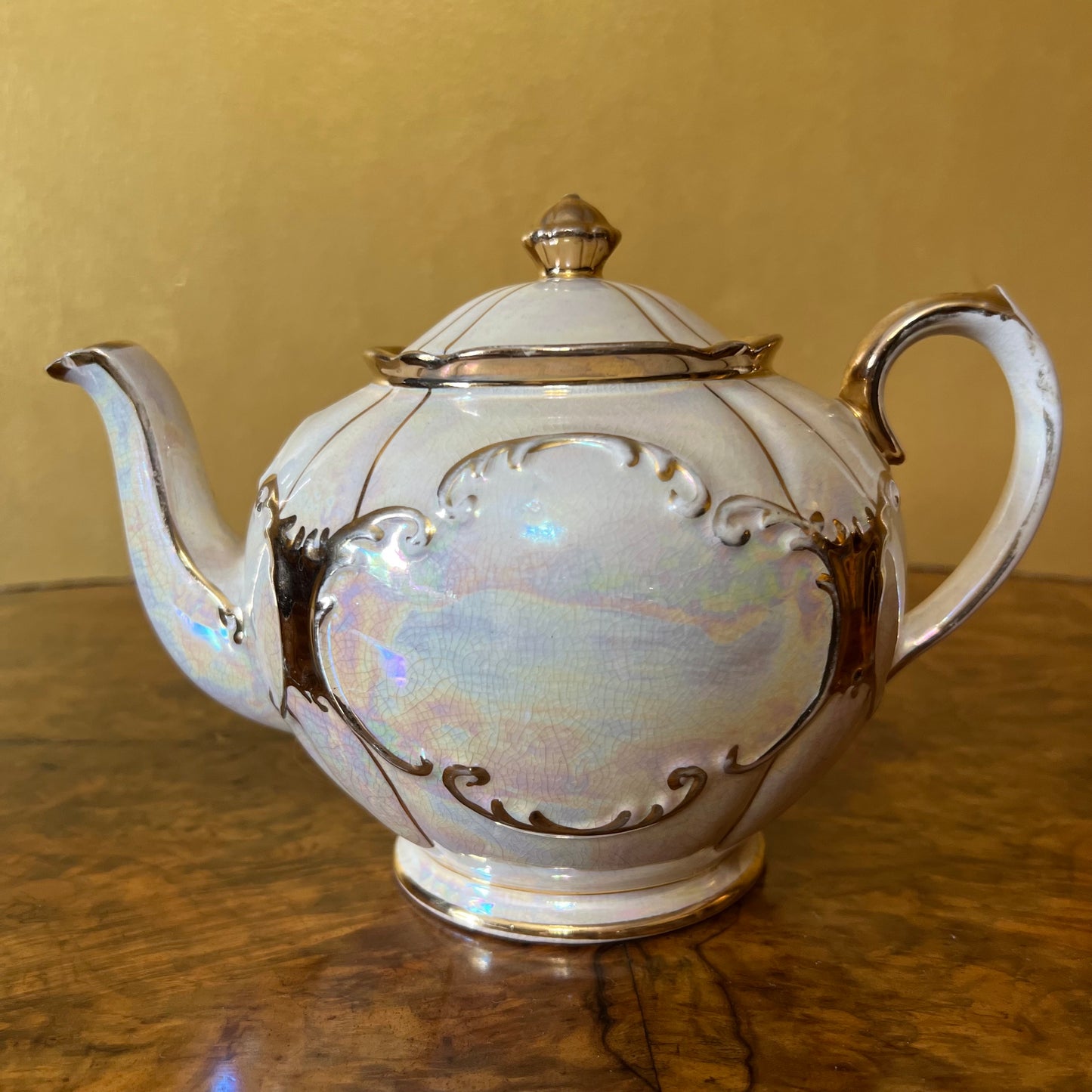 Vintage Sadler Pearl & Gold Tea Pot