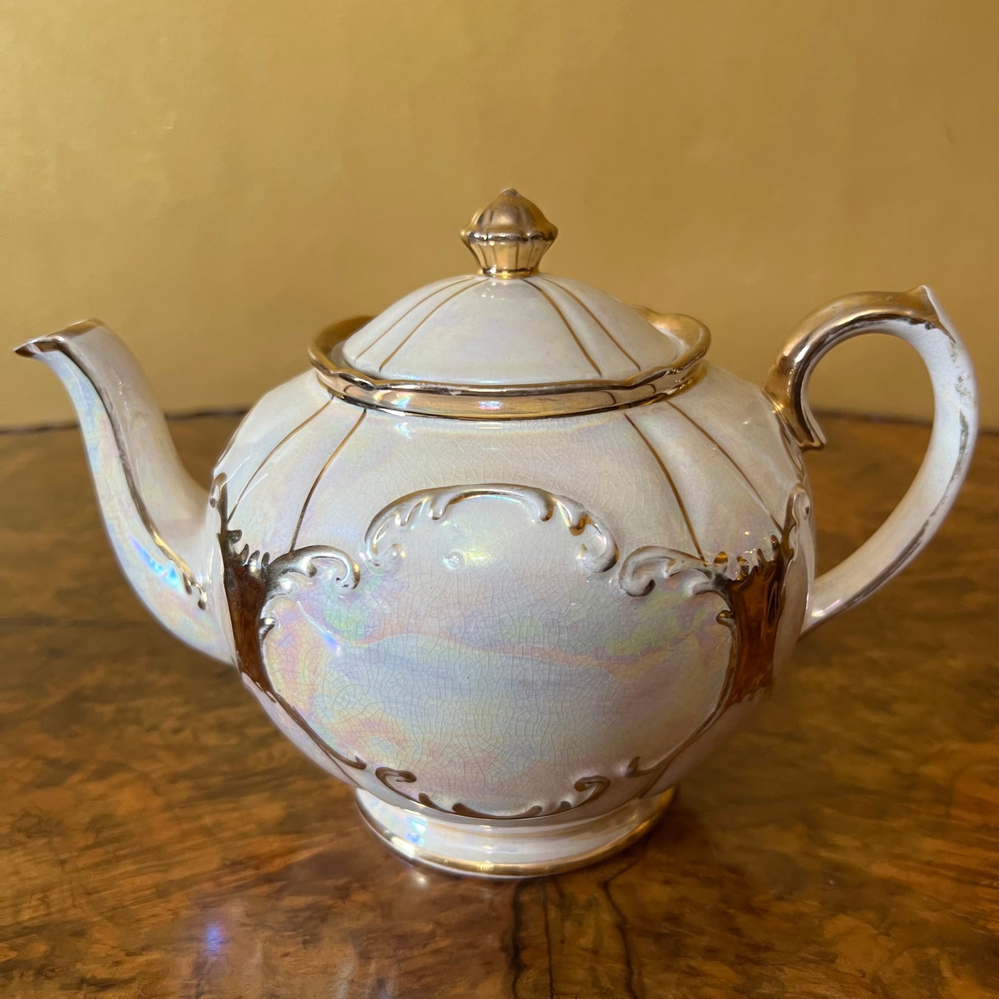 Vintage Sadler Pearl & Gold Tea Pot