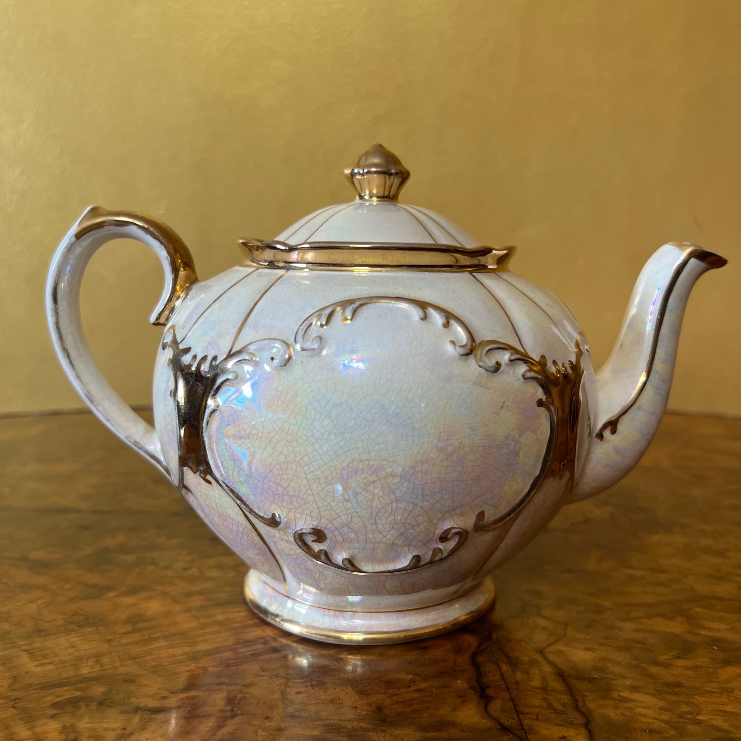 Vintage Sadler Pearl & Gold Tea Pot