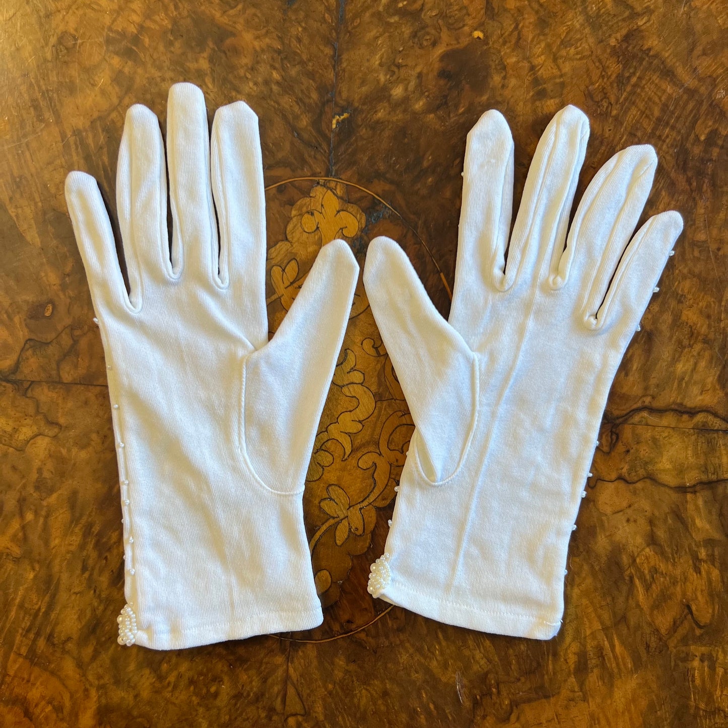 Ivory Beaded Ladies Gloves