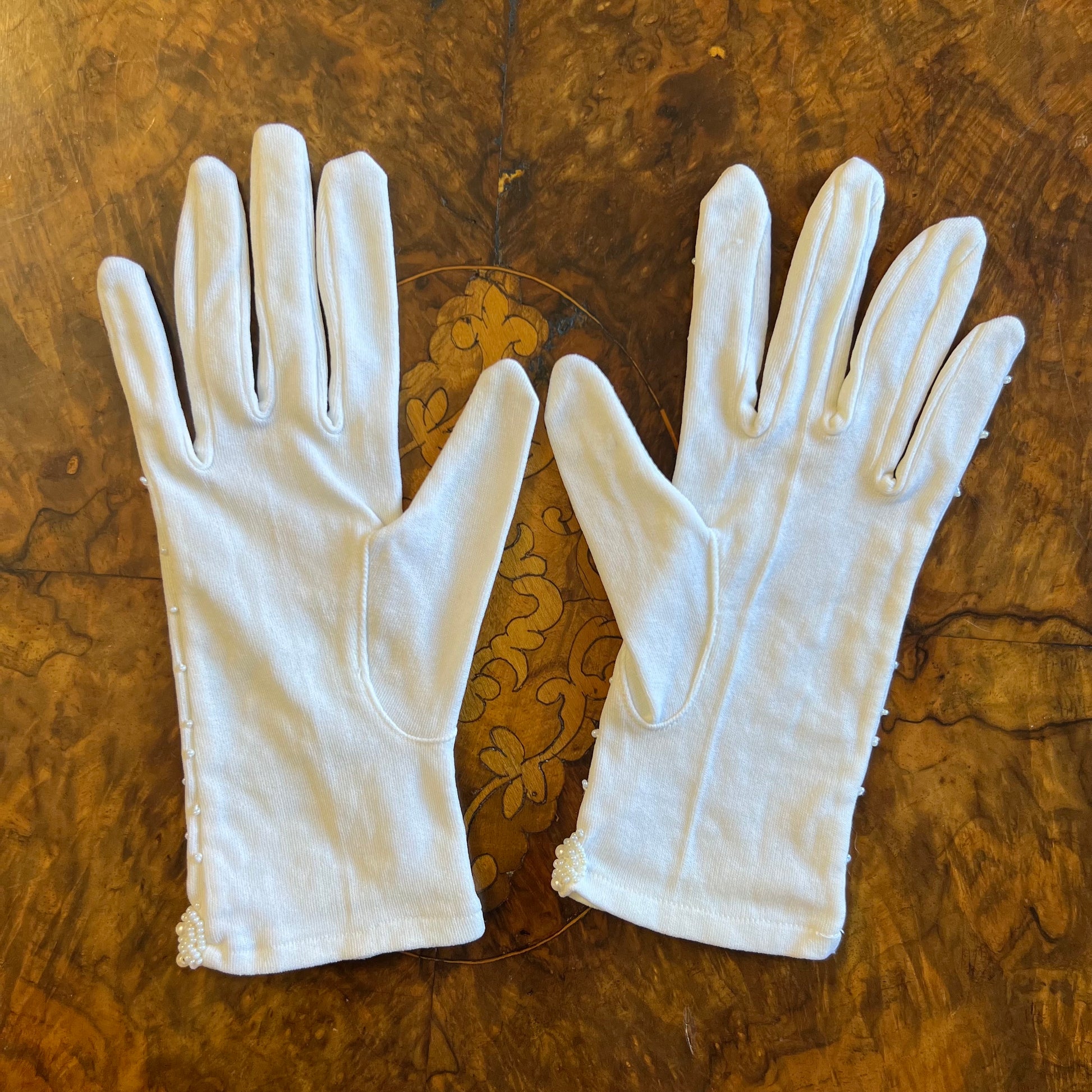 Ivory Beaded Ladies Gloves