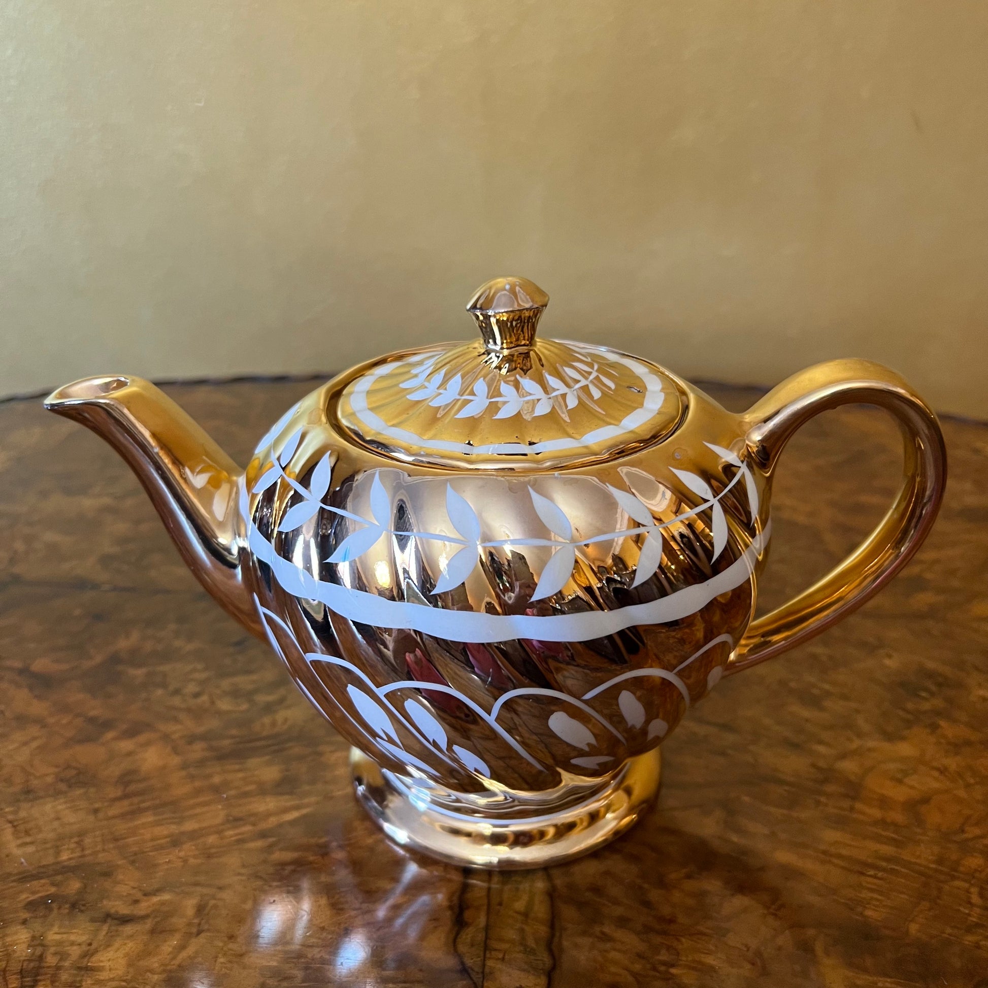 Sadler Gold Luster Tea Pot