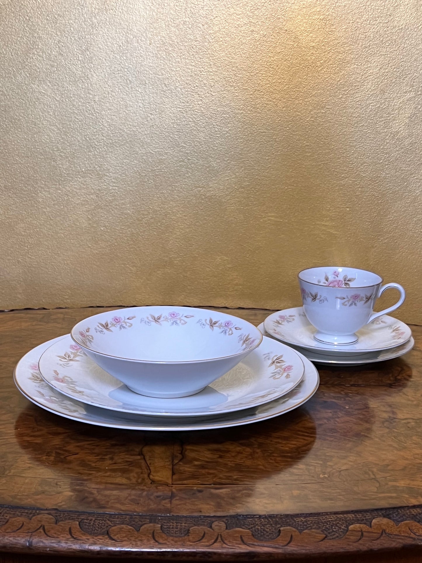 Vintage Princess Yamato Floral 24 Pieces Dinner 