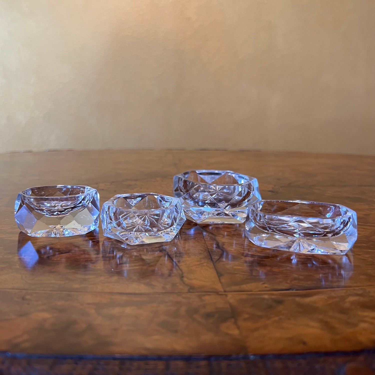 CRYSTAL & GLASS BOWL